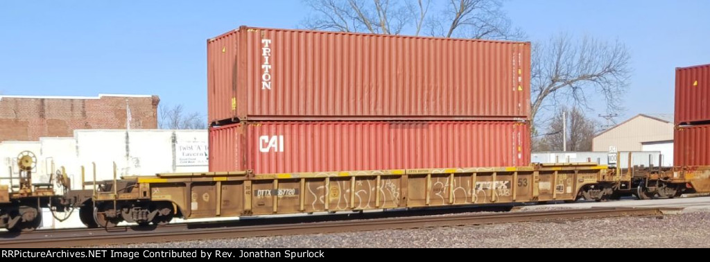 DTTX 657720 and two containers